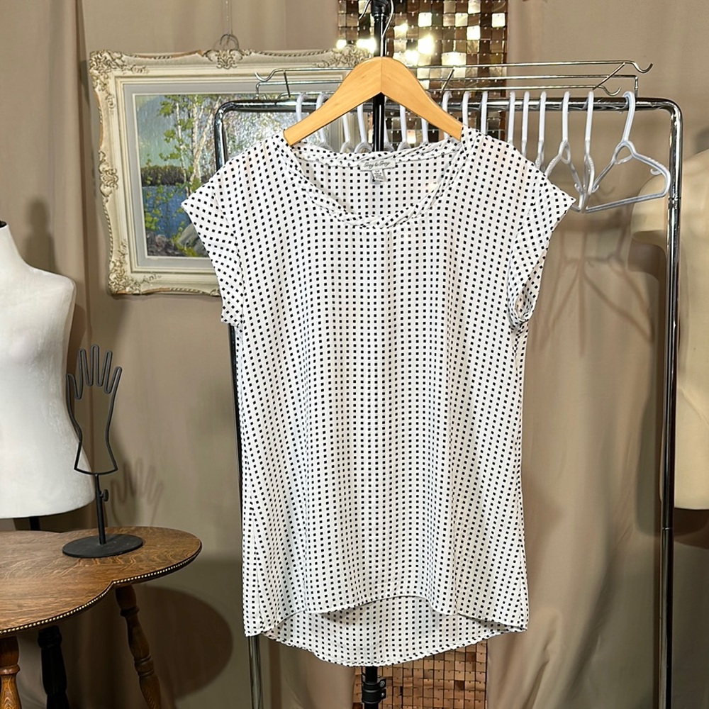 Chic Black and White Cap Sleeve Blouse